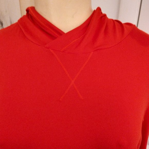 NWT! Fabletics Phoenix Run Electric Cherry Hoodie-Size M - Picture 2 of 12
